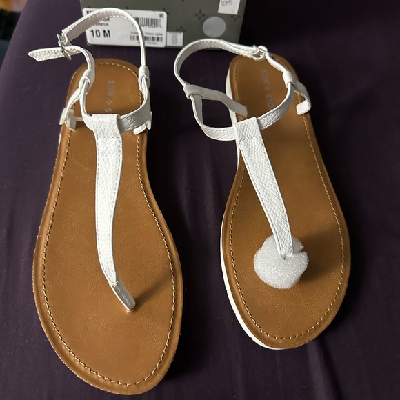 Brand new white sandals! - Picture 1 of 2